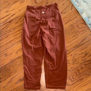 Lululemon women’s size medium calf leggings with pockets salmon color